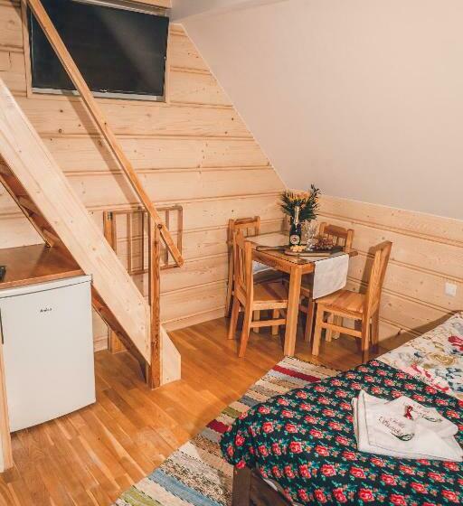 家庭间, Willa Szarotka