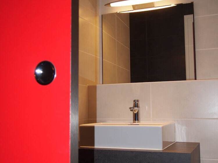 غرفة كومفورت, Colbert