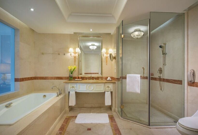 带海景的带双人床的标准间, Crowne Plaza Qingdao Ocean Spring Resort By Ihg