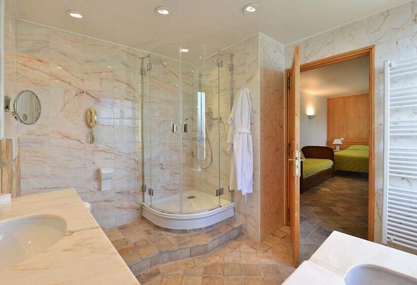 Номер Комфорт, D'angleterre