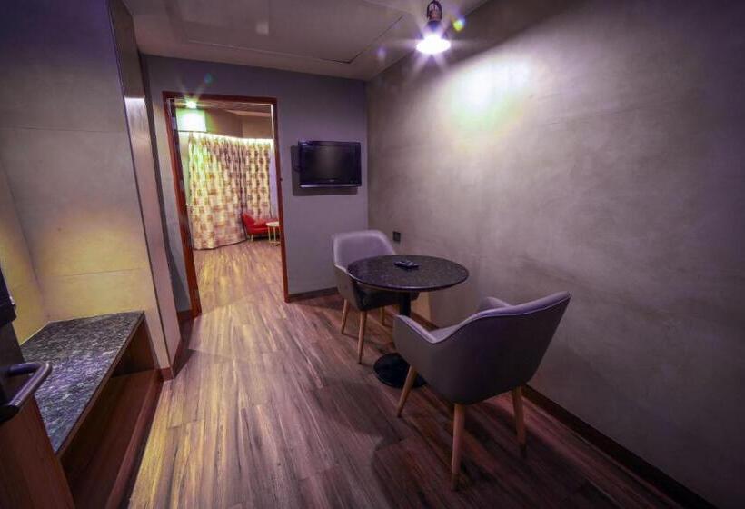 جناح جونيور, Grand Palace Hotel & Spa