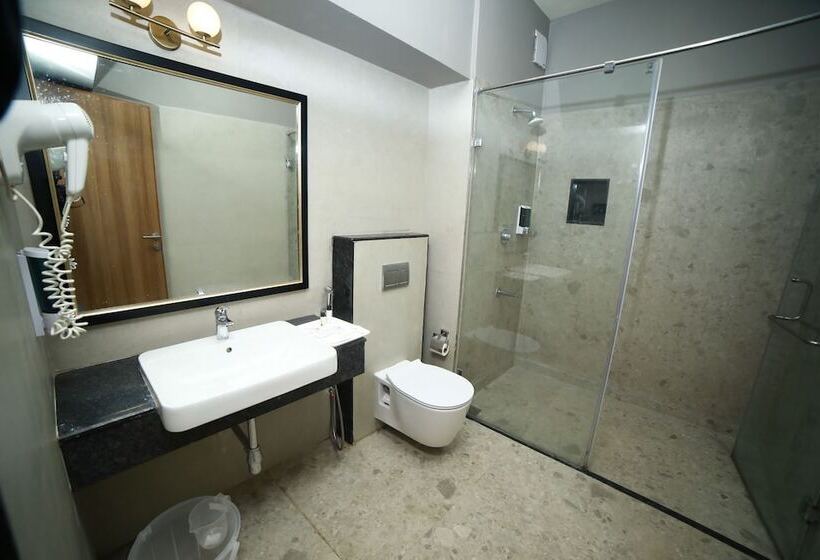 جناح جونيور, Grand Palace Hotel & Spa