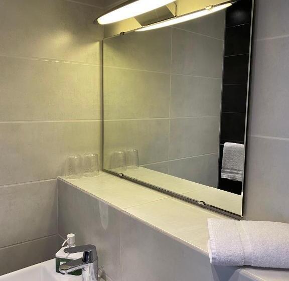 غرفة كومفورت, Colbert