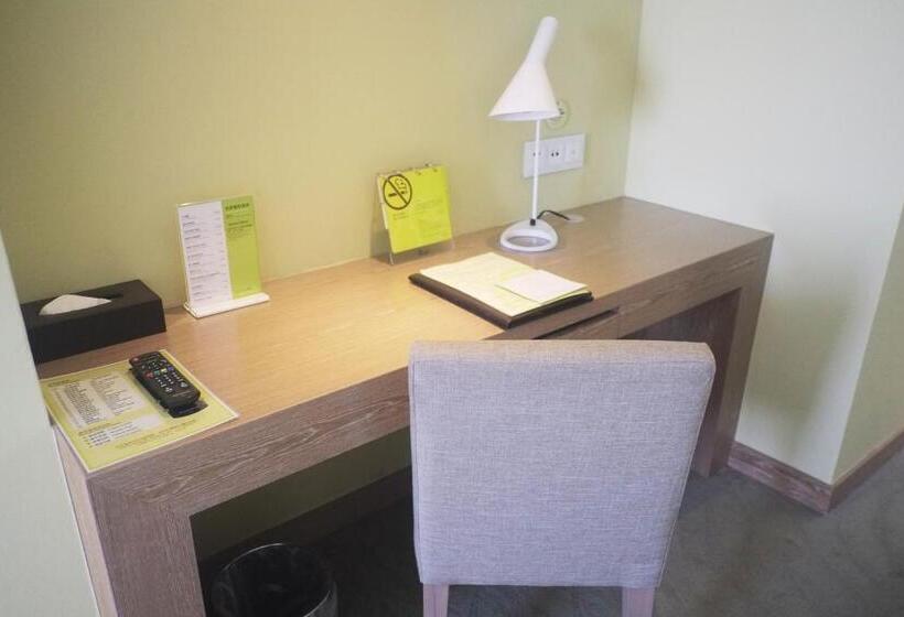 سوییت, Park City Hotel   Luzhou Taipei