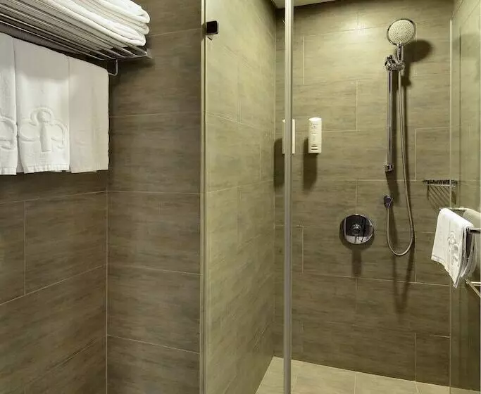 اتاق خانوادگی, Park City Hotel Luzhou Taipei