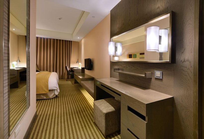 سوییت, Park City Hotel   Luzhou Taipei