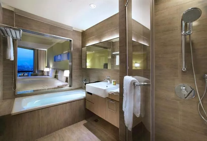 اتاق خانوادگی, Park City Hotel Luzhou Taipei
