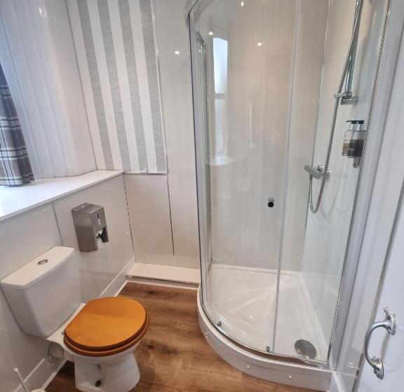 Номер Стандарт Вид на Горы, Roy Bridge