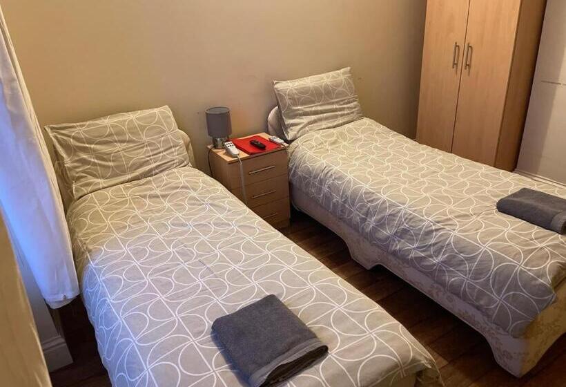 适合残疾人使用的标准间, The Old Post Office Public House &