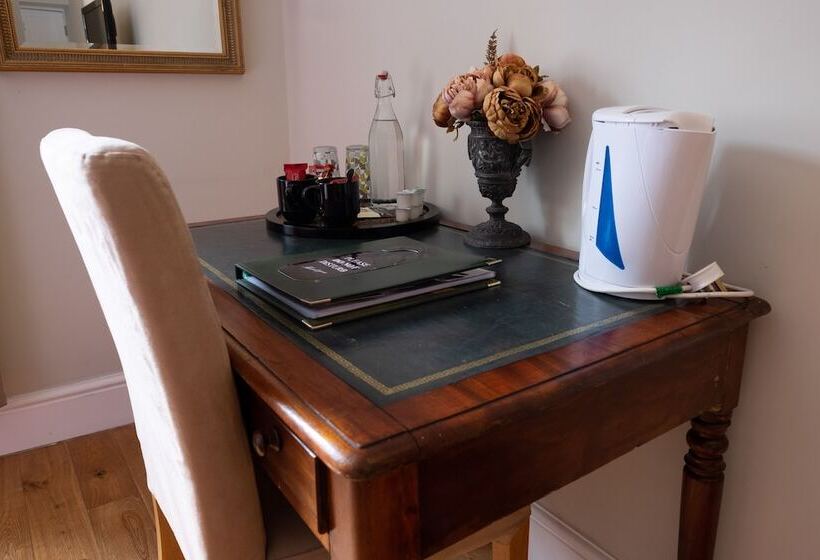 חדר סטנדרט, The Red Lion