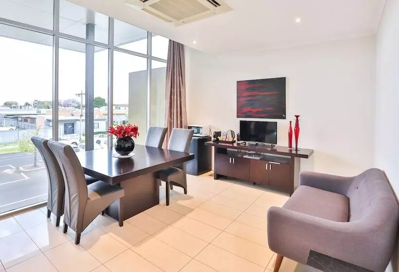 استودیوی استاندارد, Indulge Apartments   Langtree