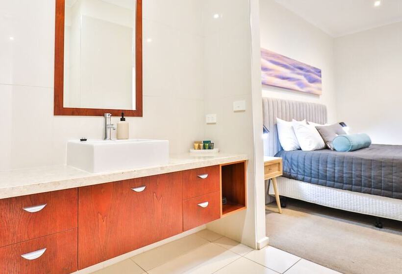 스탠다드 스튜디오, Indulge Apartments   Langtree