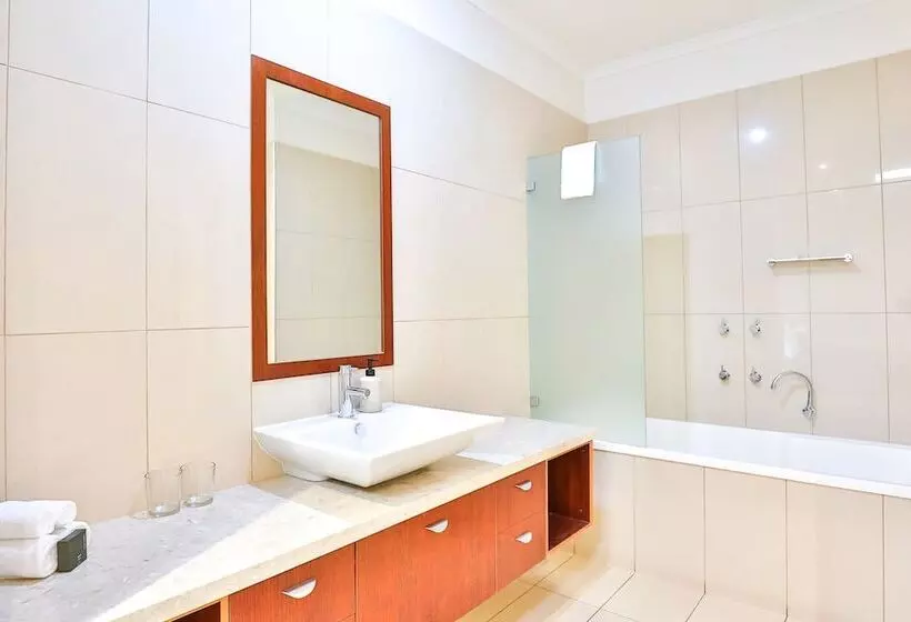استودیوی استاندارد, Indulge Apartments   Langtree