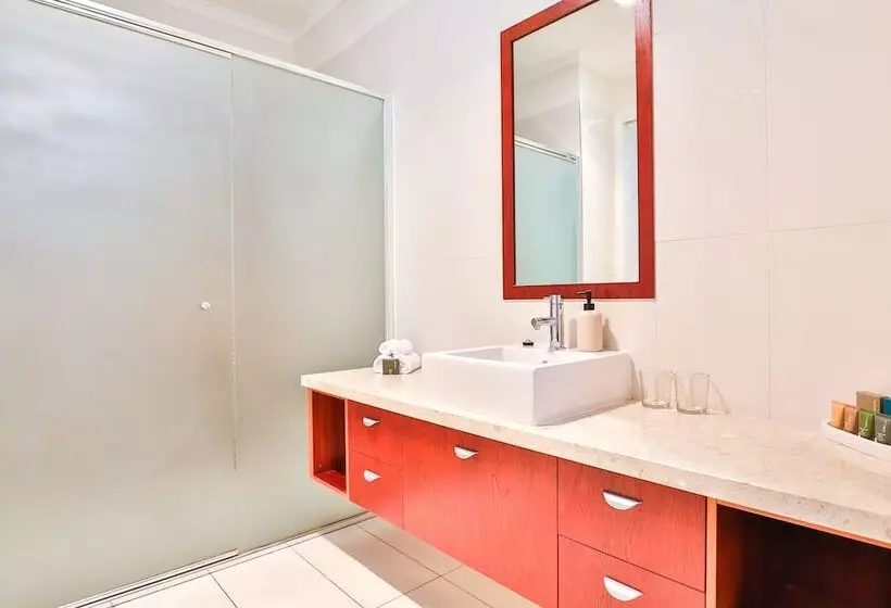 استودیوی استاندارد, Indulge Apartments   Langtree