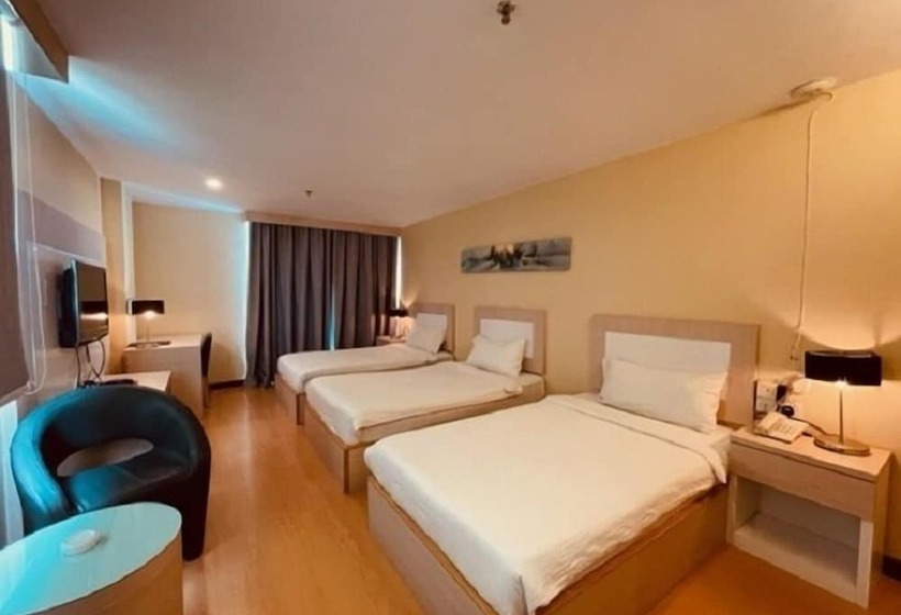 Quarto Triplo Deluxe, Jinhold Apartment Hotel Bintulu