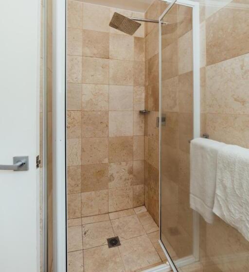 استودیوی استاندارد, Mariner Apartments