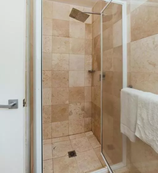 استودیوی استاندارد, Mariner Apartments