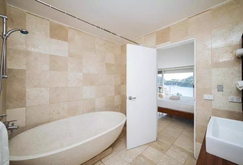 1 Bedroom Penthouse Apartment, Mariner Apartments