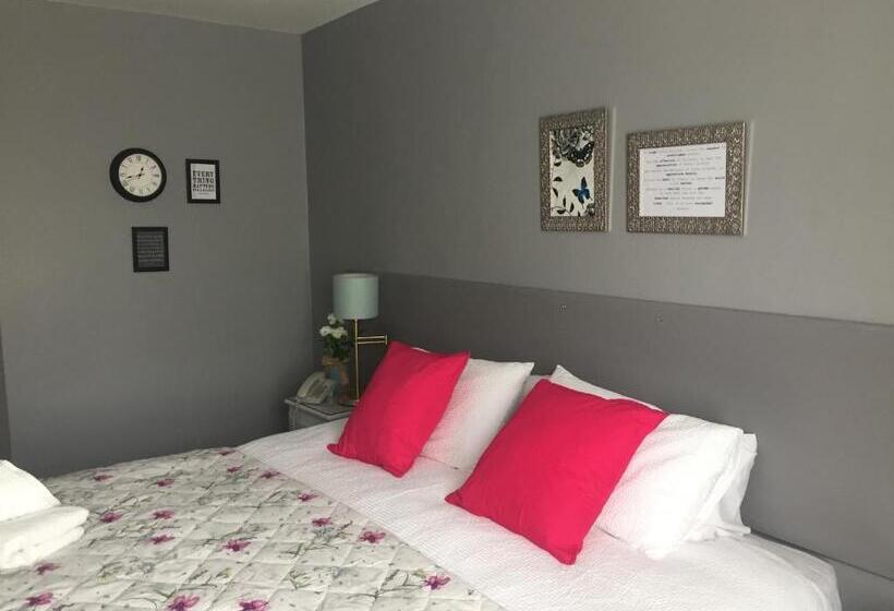 اتاق استاندارد, The Cottage