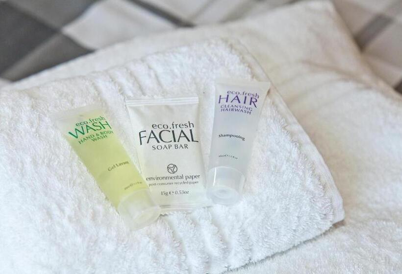 اتاق استاندارد, The Cottage