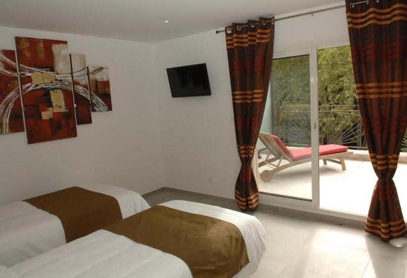 Номер Стандарт с Террасой, The Originals City, Hôtel Les Bastides Du Gapeau