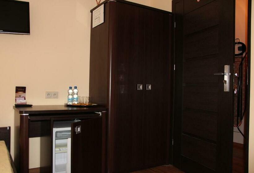 חדר סטנדרט, Baza Noclegowa Mistral