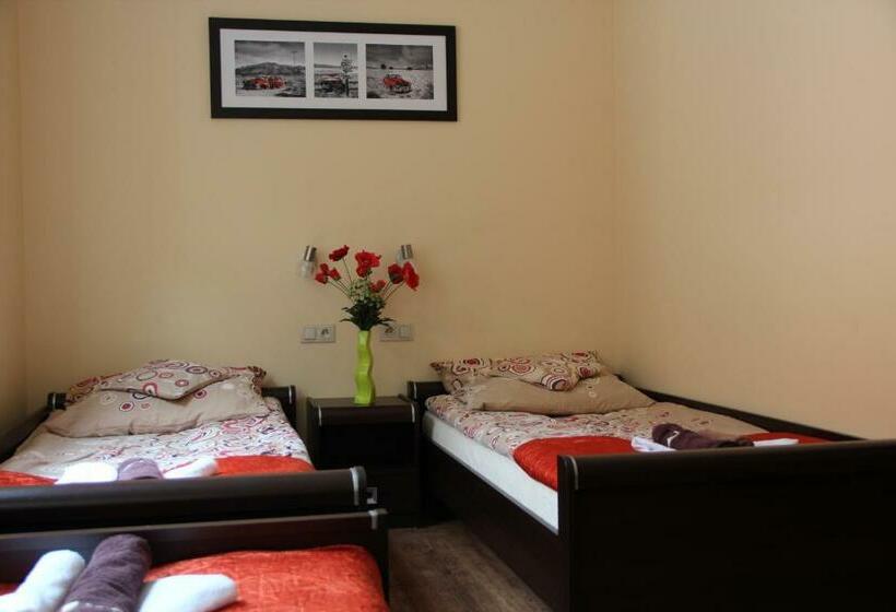 חדר סטנדרט לשלושה, Baza Noclegowa Mistral