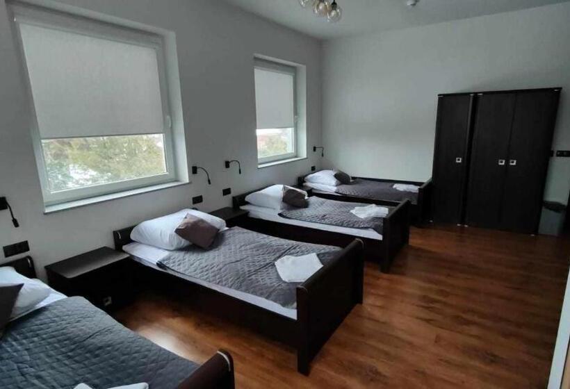 חדר סטנדרט לארבעה, Baza Noclegowa Mistral