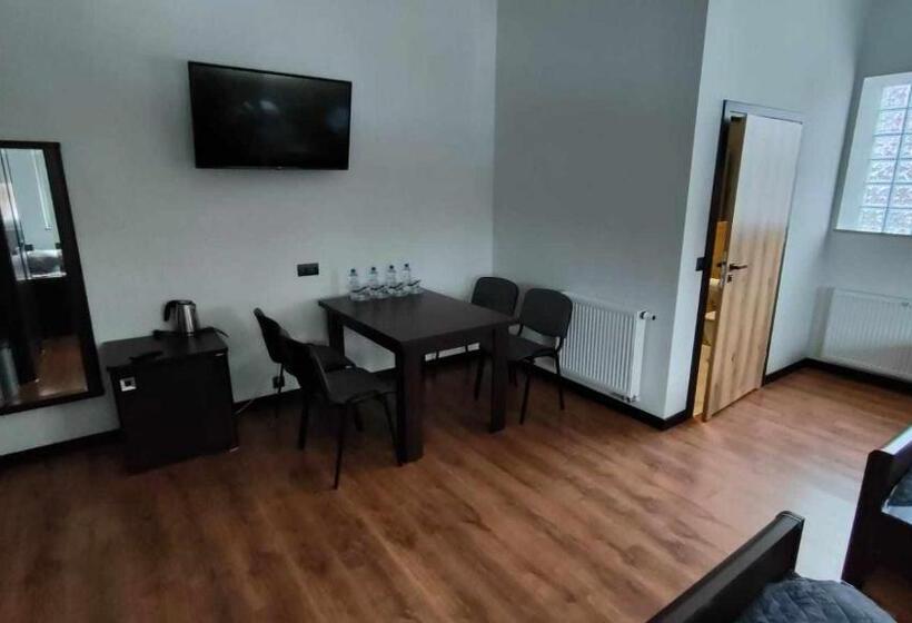 חדר סטנדרט לארבעה, Baza Noclegowa Mistral