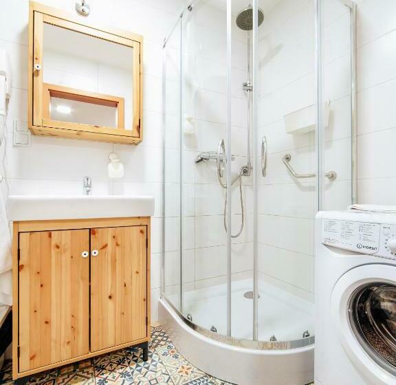 اتاق لوکس, Good Times House