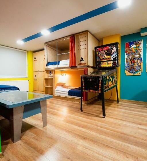 اتاق استاندارد سه نفره, Good Times House