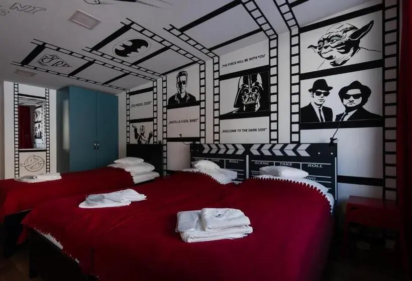 اتاق راحتی سه تخته, Good Times House