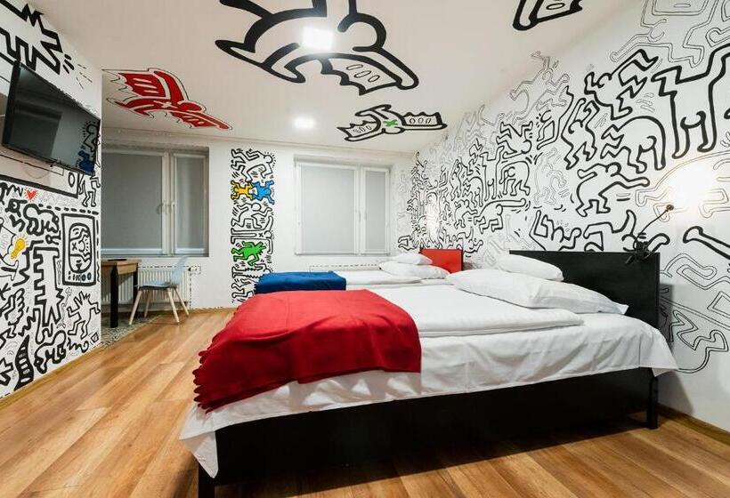 اتاق استاندارد, Good Times House