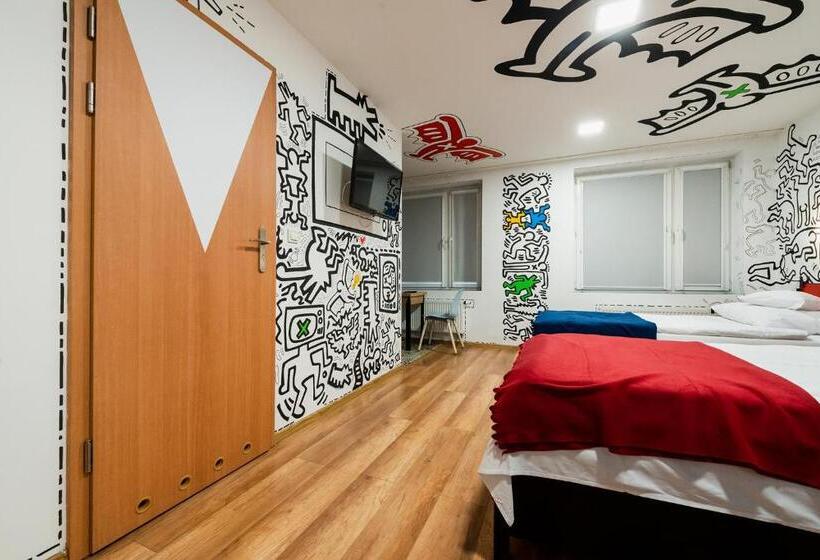 اتاق استاندارد, Good Times House