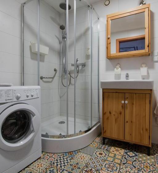 Номер Стандарт, Good Times House