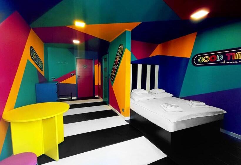 اتاق سوپریور, Good Times House