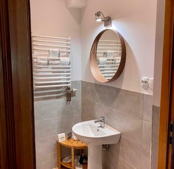 غرفة قياسية, Restauracja Pensjonat Buda