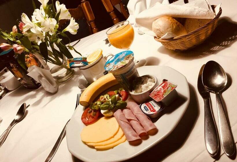 غرفة قياسية, Restauracja Pensjonat Buda