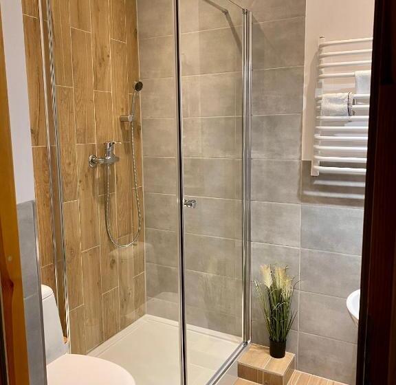 غرفة قياسية ثلاثية, Restauracja Pensjonat Buda