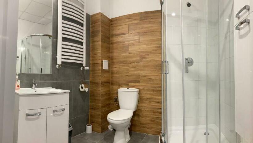 חדר סטנדרט, Hullo