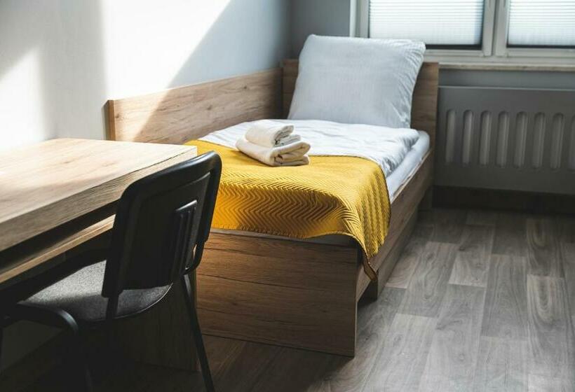 חדר סטנדרט, Hullo