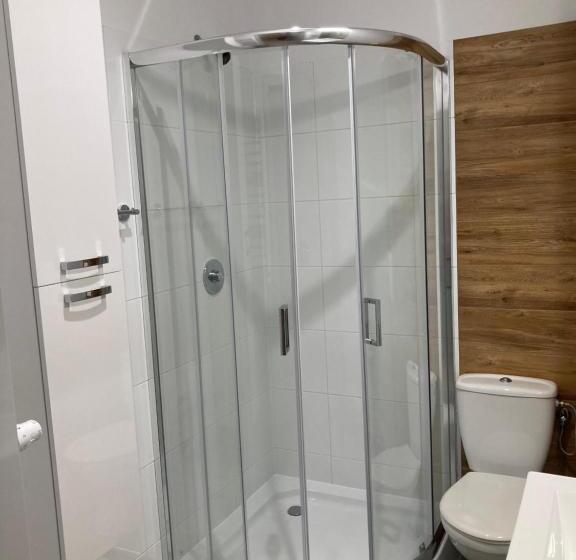 חדר משפחתי, Hullo