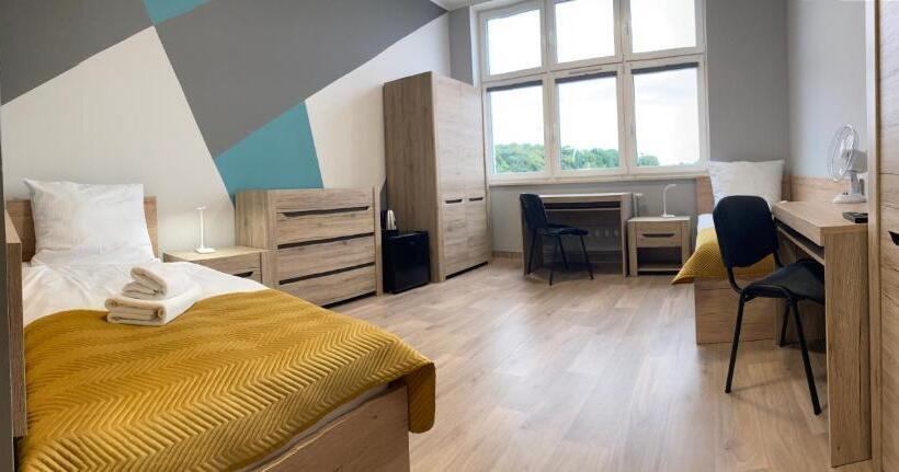 חדר משפחתי, Hullo