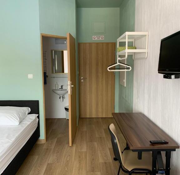 スタンダードトリプルルーム, Premium Hostel & Bistro