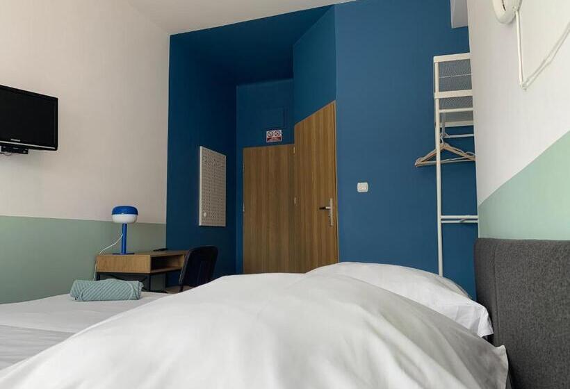 スタンダードルーム, Premium Hostel & Bistro