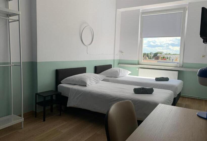 スタンダードルーム, Premium Hostel & Bistro