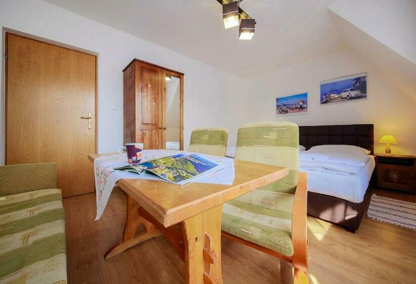 اتاق خانوادگی, Villa Słonecznego Wzgórza