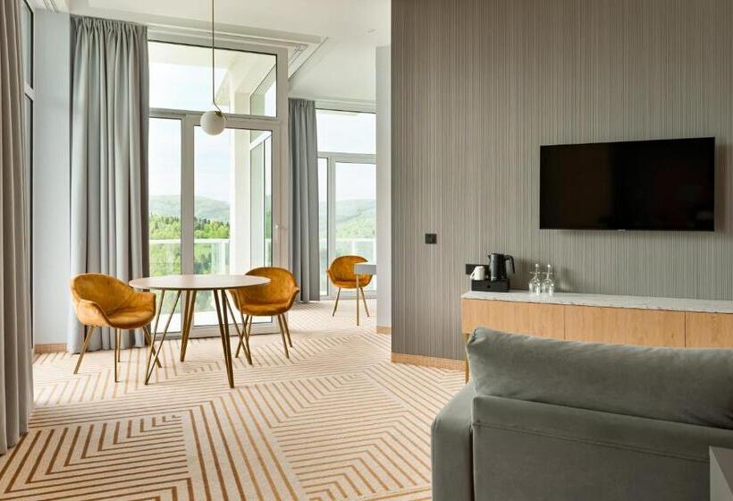 استودیوی سوپریور, Crystal Mountain Hotel Wisła