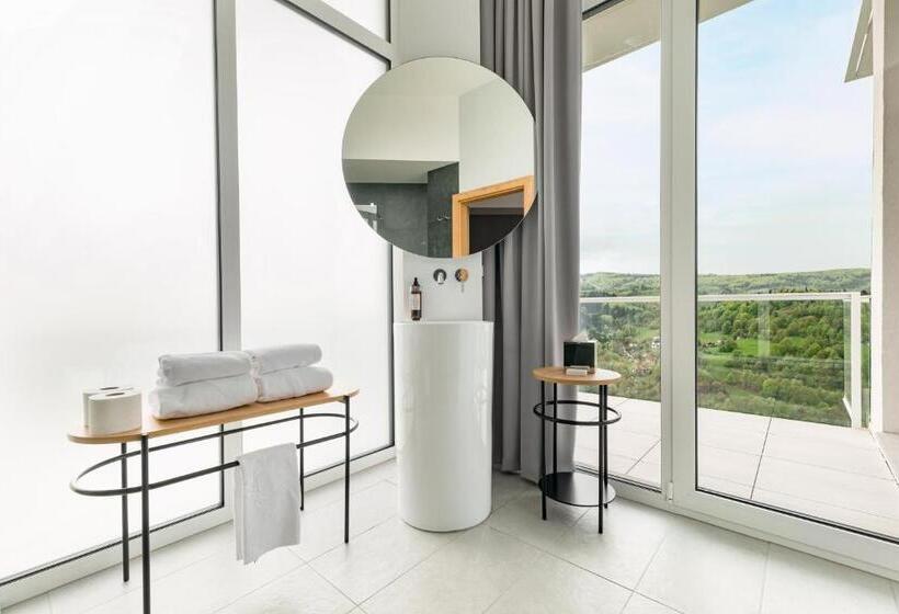 استودیوی سوپریور, Crystal Mountain Hotel Wisła