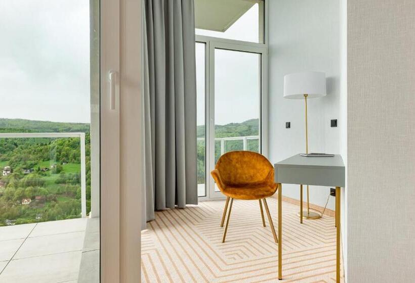 استودیوی سوپریور, Crystal Mountain Hotel Wisła